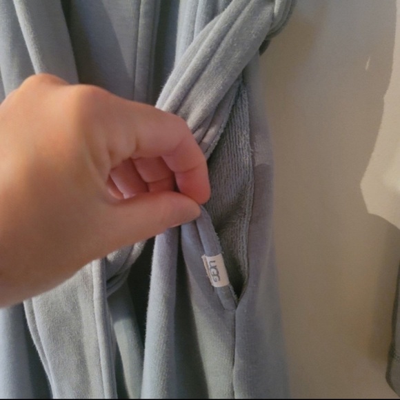 Ugg Clarence Robe - Picture 6 of 8
